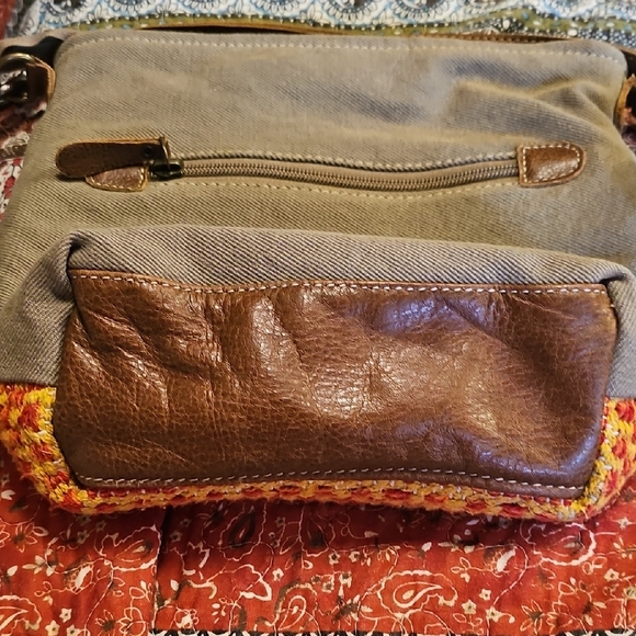 Myra Crossbody - Picture 3 of 9